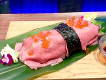 【通常の4倍】『スーパー戦隊レストラン』で食べた「ゼンカイジャーの握り！」がデカくてサイズ的に全力全開だった / 他もメニューも面白さ全開！