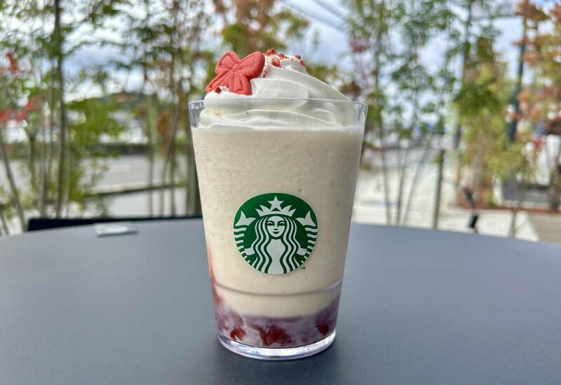 スタバの新作『ストロベリー & ジョイフルメドレー ティー フラペチーノ』は紅茶とイチゴの最強コンビだ! 何度でも飲みたい美味しさで最高!!