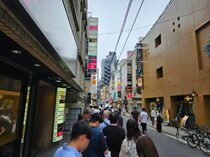 文京区 湯島のディープな繁華街で『怪しい大行列』を発見 → 並んでみたら…超濃厚で天国みたいな極上体験が待っていた