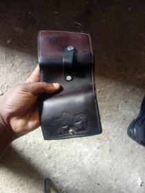 ほとんどのケニア人が財布の中にカード類を入れない理由 / オレの財布の中身を大公開!!【カンバ通信】第285回