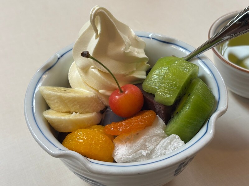 あんみつ「みはし」で1人が注文したら3人連続で注文した意外な食べ物とは…