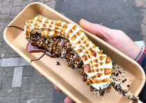 日本初のチョコバナナ専門店の運営会社を調べたら意外な企業でビビった！ あのそば屋もやってたの!?