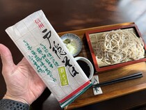 新そば季節は干し蕎麦も特別仕様【家そば放浪記】第286束：西友で買った、信州戸隠そば株式会社『新そば 今年の秋の新ものです。信州戸隠そば』454円（1人前152円）