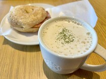 【え?】スタバで『スープ』の発売だって?? さっそく飲んでみたところ… / 「トリュフ スープチーノ」
