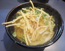 人気上昇中の博多うどんの中でも猛烈にオススメ！ 行列のできる『まことうどん』はウマさに感動さえする店だった / 福岡県西区