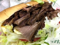 サブウェイで「ローストビーフを限界までトッピングして下さい」と注文したらこうなった