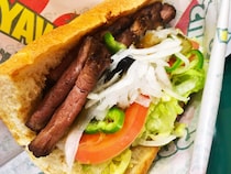 【裏メニュー】サブウェイの “ステーキサンドイッチ” が肉汁ジュワジュワ背徳感たっぷりの味 / 追加料金ゼロ！ 注文方法はコレだ!!