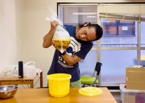 【梅仕事2025】会社で梅干し漬けてみた：その2「赤しそ漬け」