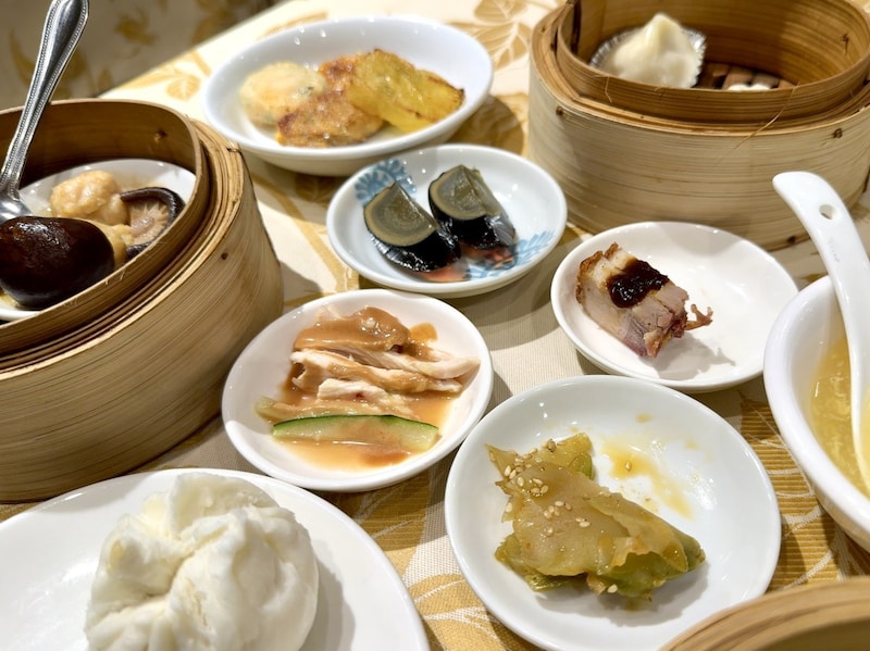 古都を彩る中華のパラダイス！ 飲茶食べ放題「老香港酒家京都」の怒涛のワゴンサービスが豪華すぎる