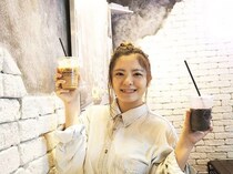 【漆黒】コーヒーにしても黒すぎる「ブラックカフェラテ」とは？ 黒さの正体と味に迫ってみた / 東京ドーム・ブライアントコーヒー