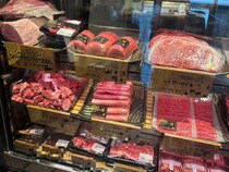 高級焼肉店のクオリティを直売所価格で味わえる！ 精肉直売所「牛善」が本気ですごい / ハンバーグやコロッケも人気