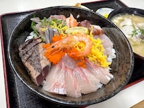 【神】長崎水産食堂の『メガ盛り海鮮丼』が最高すぎた！ バスで50分かかるけど行く価値は絶対にある!!