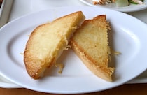 サラダバーで有名な『シズラー』に行ったら絶対「チーズトースト」を食うべき！ 行くなら三鷹店!!