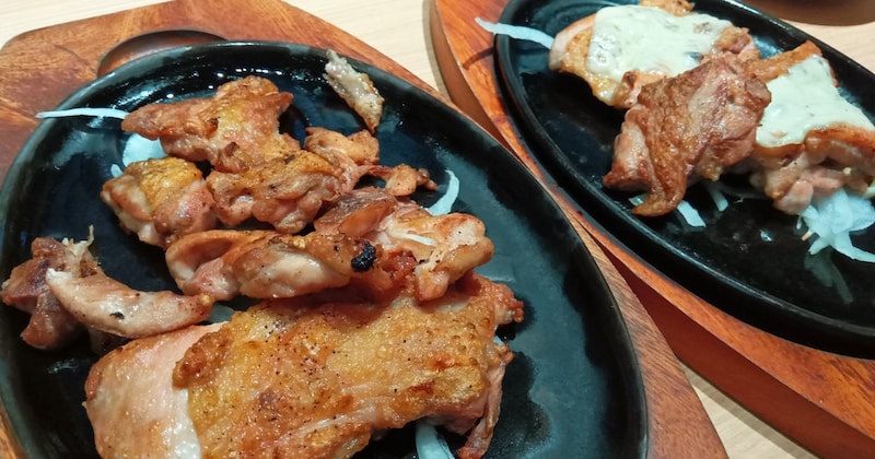 チキンステーキ食べ放題1980円！「ステーキのどん」店舗限定食べ放題が地味に最高 / ドリンクバーがつくだけでなく……