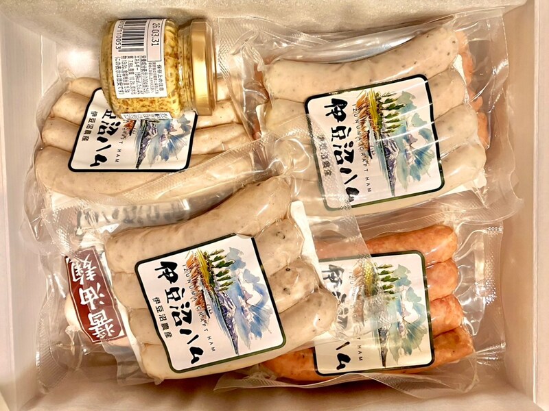 【福袋2026】楽天市場の「いろんなウィンナーが詰まった福箱（5832円）」を開けてみたら…二つ賢くなった