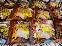 【大人気】ロッテ「生チョコパイ」に新作が出たゾォォオオオ！ 秋を感じる「栗味」もウマすぎたでござる！