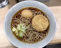 【立ちそば放浪記】忘年会帰りに寄りたい！ おでんとそばが合体した「おでんそば」が飲みのシメに完璧すぎる / 東京・立川『清流そば』