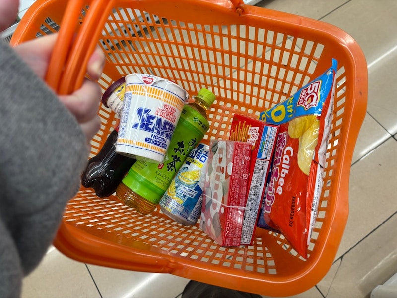 【値上げ検証2025】スーパーとコンビニで「全く同じもの」を買ったら価格差はいくらになるのか → 絶望が待ち受けていた
