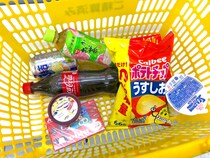【値上げ検証】スーパーとコンビニで「去年と全く同じもの」を買ったら価格差はいくらになるのか → 閲覧注意の結果に…
