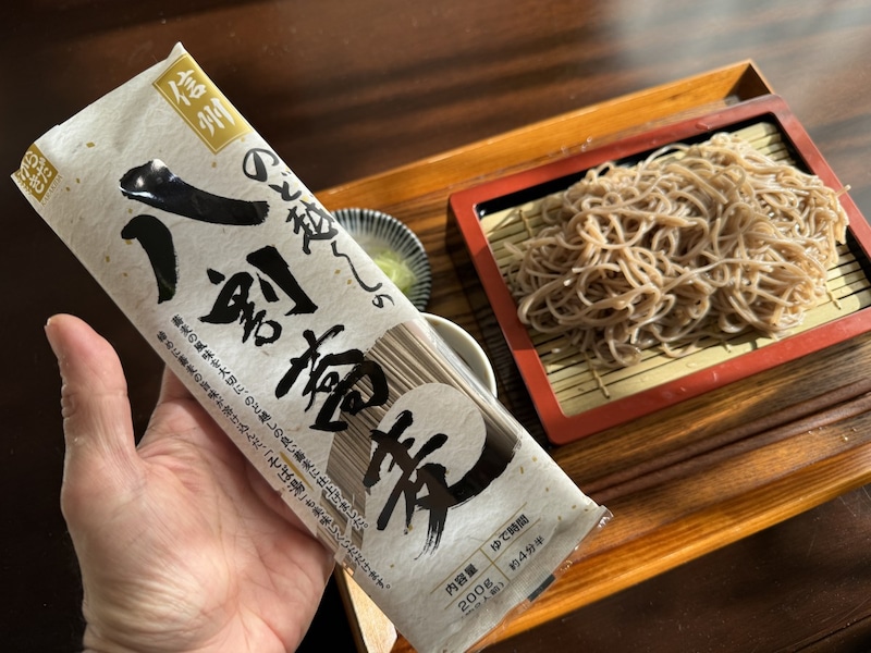最強のコシ? かつてないほど強い麺腰にビビった【家そば放浪記】第289束:西友で買った、柄木田製粉『信州 喉越しの八割蕎麦』322円(1人前161円)