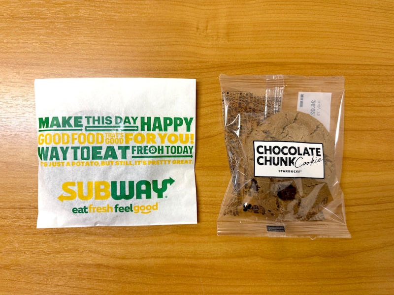 サブウェイ、店でクッキー焼き始めたってよ / スタバのクッキーと比較したら意外な結果に