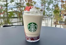 スタバの新作『ストロベリー & ジョイフルメドレー ティー フラペチーノ』は紅茶とイチゴの最強コンビだ！ 何度でも飲みたい美味しさで最高!!