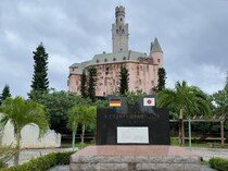 【謎施設】なぜ南国・宮古島にドイツの古城が!? 「うえのドイツ文化村」の意外な正体