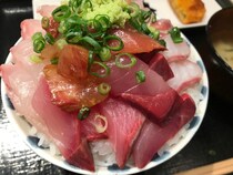 1度だけ刺身を盛り放題できる「海鮮丼」にワクワクが止まらない！ 市場直送の鮮魚を豪快にどんぶり飯で食えるぞ!!