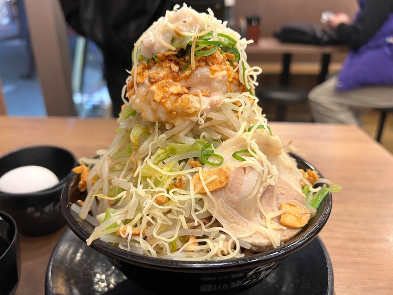 【1日29食限定】伝説のすた丼屋の新メニュー『クリスマスモンスター丼』がヤバすぎるビジュアルだった → 爆食した結果…