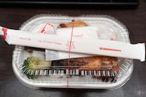 ほか弁に凄まじくIQの低そうな “のり弁” が！ → シュールなビジュアルでも激ウマだった