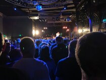 ライブでのファンの大熱唱は迷惑？ それとも楽しみ方は自由？ プロミュージシャンにどう思うか聞いてみた