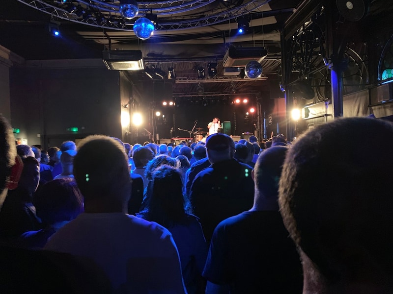 ライブでのファンの大熱唱は迷惑？ それとも楽しみ方は自由？ プロミュージシャンにどう思うか聞いてみた