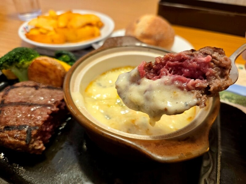 さわやかのハンバーグを熱々チーズにIN！ 今だけの贅沢メニュー「焼きチーズフォンデュ」がうますぎた / 勝手にさわやか通信︰第19回