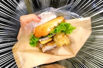 大阪・関西万博で20万食を突破した『ワンハンドBENTO』っておにぎりと何が違うの？ ヒットの理由を確かめてきた