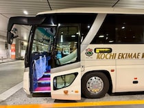 【日本初の夜行バス】フルフラット型シート「ソメイユプロフォン」で寝たまま四国へ → 快適かと思いきや震えた