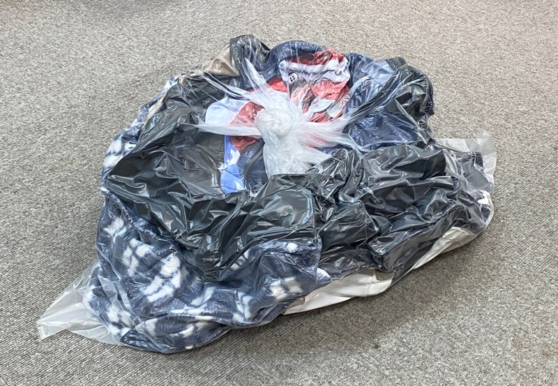 【超簡単】SNSでバズってた「服を整理する方法」がもはや圧縮袋入らず！ 年末の大掃除にも使えるぞ〜!!