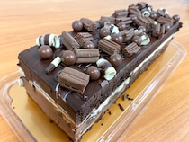【コストコ】濃厚すら生ぬるい！ 超高級スイーツ「タキシードケーキ」は単なるチョコレートのセメント