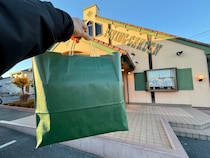 【北関東民歓喜】爆弾ハンバーグでおなじみ「フライングガーデン」の2025年福袋が6200円分もお得！ 金券がえぐいし限定グッズも超カッケェェエエエ！