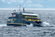 富士急行の新型船「金波銀波（きんぱぎんぱ）」に乗ってきたぞ！ ファミリー層への配慮が手厚いデザイン