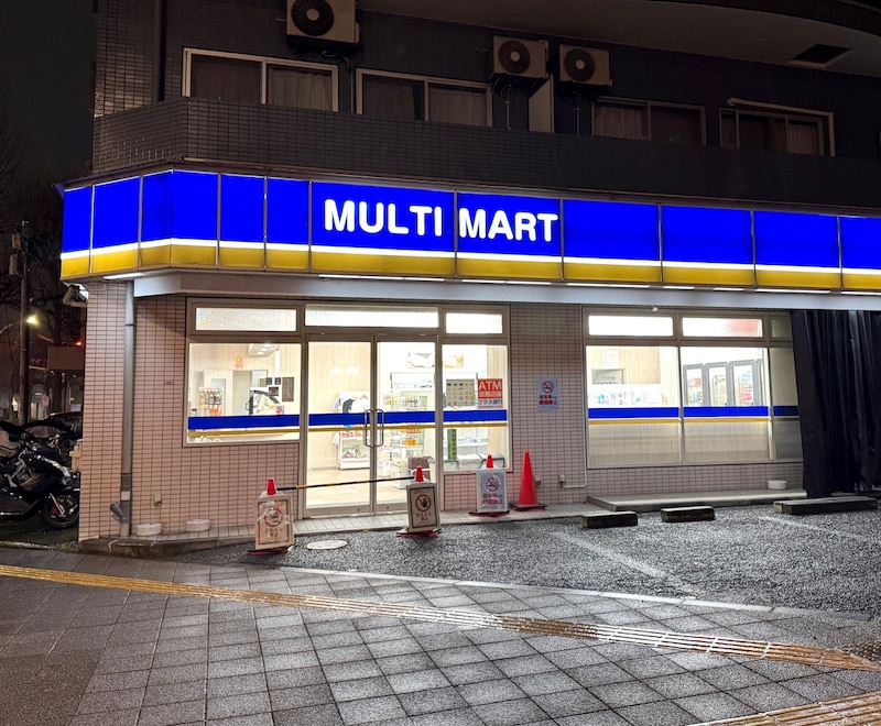 【斬新】上司主催の今年の忘年会はコンビニ貸し切り!? 雰囲気最高なのに参加したメンバーの反応は意外なものだった！