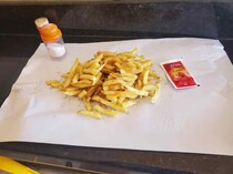 「なぜ “いらっしゃいませ” と言わないんだ」と店員に聞いたら、すごい理由を言い返してきた  / カンバ通信：第392回