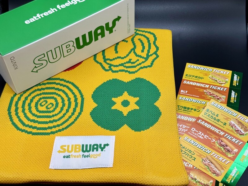 【福袋2026】目にまぶしい原色グッズが個性的すぎる！ サブウェイの福袋が独自路線でむしろ気持ちいい