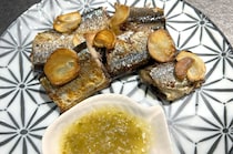 【漫画飯】サンマ豊漁の今こそ試したいレシピ 『きのう何食べた？』の「ガーリック焼き」 / 実際に作ってみた