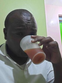 ケニア最強レベルの臭紅茶！ 人気ブランド「タンガウィジ」の紅茶を飲んだら大変なことになって妻に助けを求めた話【カンバ通信：第416回】