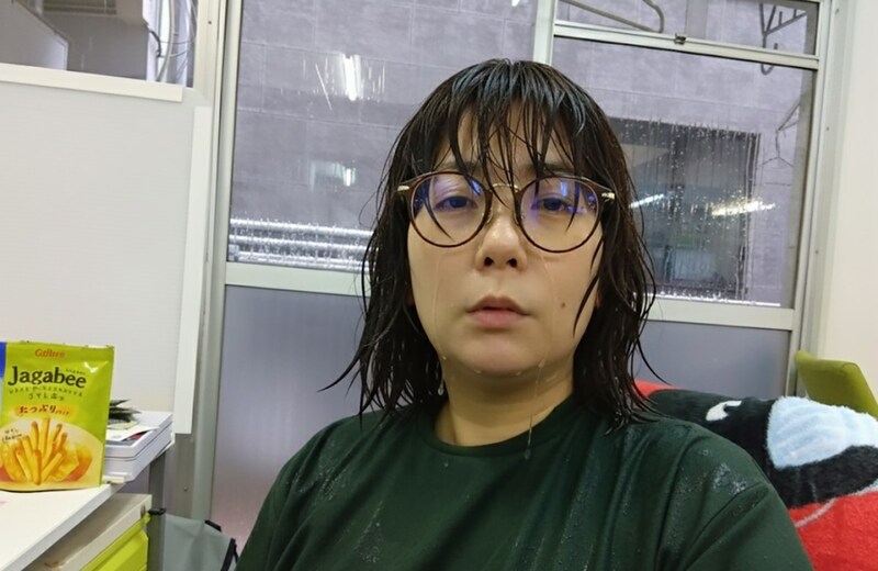 【検証】びしょ濡れの人妻が考える「傘を強くする方法」/ 台風は激化しているのに、なぜ傘は弱くなる一方なのか?