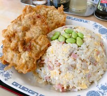 【浪漫食堂】デカすぎる唐揚げが2個もついた「唐揚げチャーハン」のコスパ良し！ 東京・高円寺『中華料理タカノ』