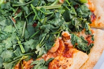 ピザハットの「パクチーすぎて草」を食べてみた → むしろ食べ終わってからこそ草が生える狂気の仕様