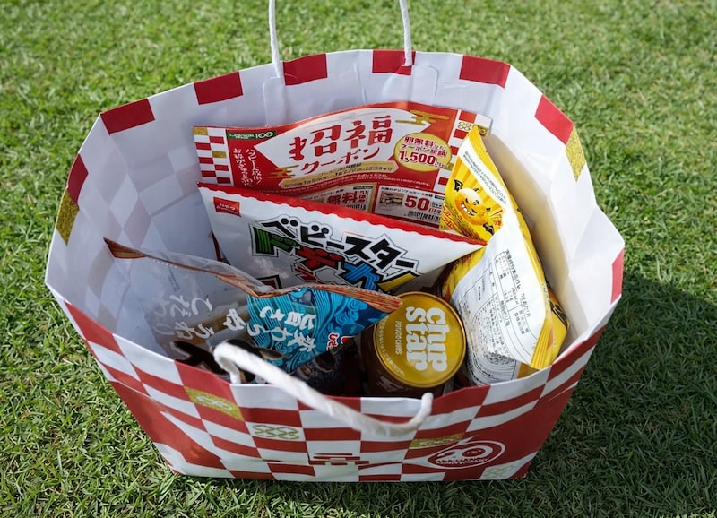 【実質タダ】まだ間に合う！ ローソンストア100の福袋はクーポン付きでお得 / 2026年の初買い物で深夜に突撃してみた