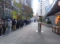 【検証】正月の渋谷宮下公園に謎の大行列！ 初売り一斉スタートの中、最長だった行列店の福袋を買ってみたらこうだった