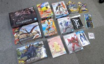 プラモ9点含む全15点入った福袋の価格はなんと……3300円！ ラジオ会館「イエローサブマリン」のかんたんプラモ福袋